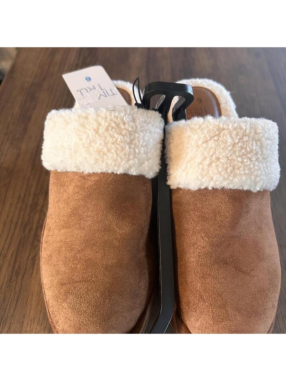 Time and Tru Clogs